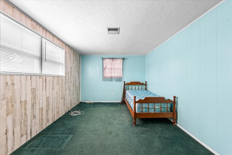 More Photos Of 5812 Missouri Ave, New Port Richey Flex For Sale