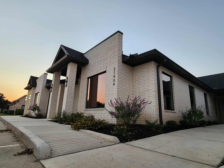 More Photos Of 21404 Provincial, Katy Medical For Sale