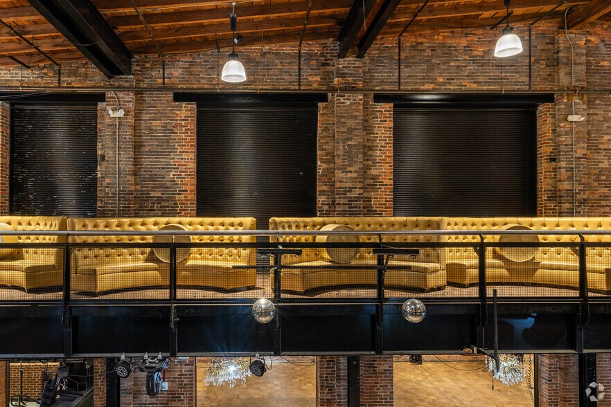More Photos Of 316-318 Guilford Ave, Baltimore Bar For Sale