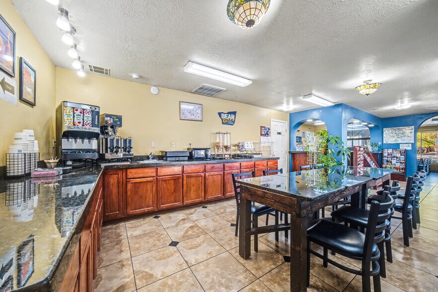 More Photos Of 386 E 300 S, Kanab Hotel For Sale