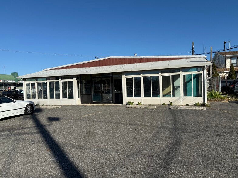 More Photos Of 577 Medford Ave, Patchogue Industrial For Sale