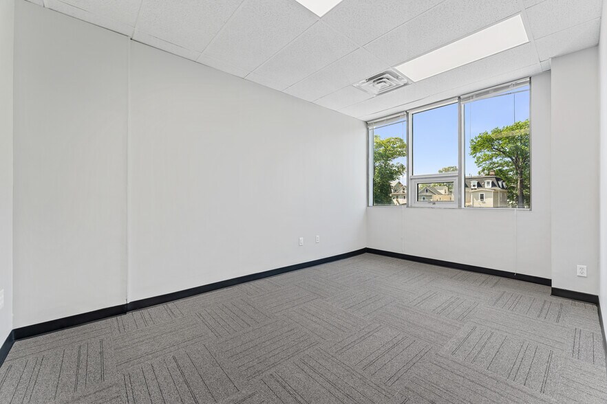 More Photos Of 7 Glenwood Ave, East Orange Office For Lease
