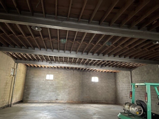 More Photos Of 424 W 10th St, Shawnee Industrial For Sale