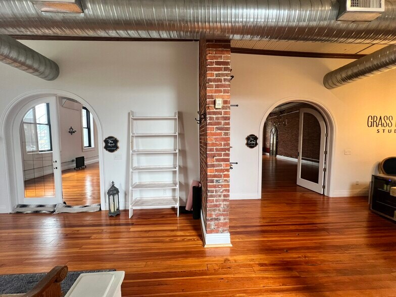 More Photos Of 333 Market St, Zanesville General Retail For Sale