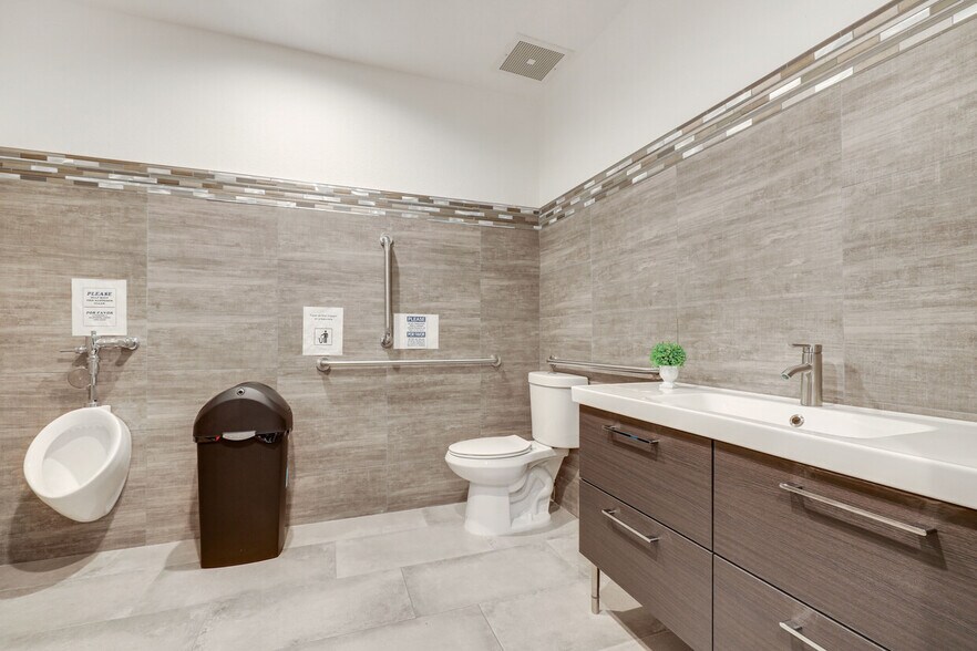 More Photos Of 4187 S Pecos Rd, Las Vegas Medical For Sale