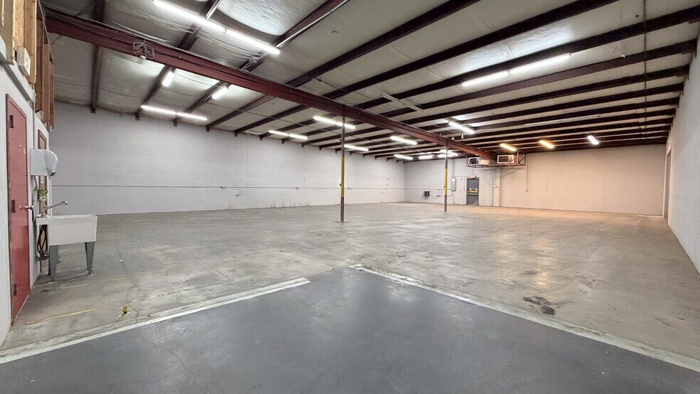 More Photos Of 310 S Union Ave, Springfield Manufacturing For Lease