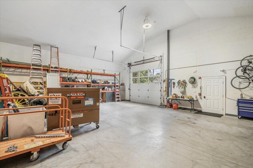 More Photos Of 363 S Middletown Rd, Nanuet Flex For Sale