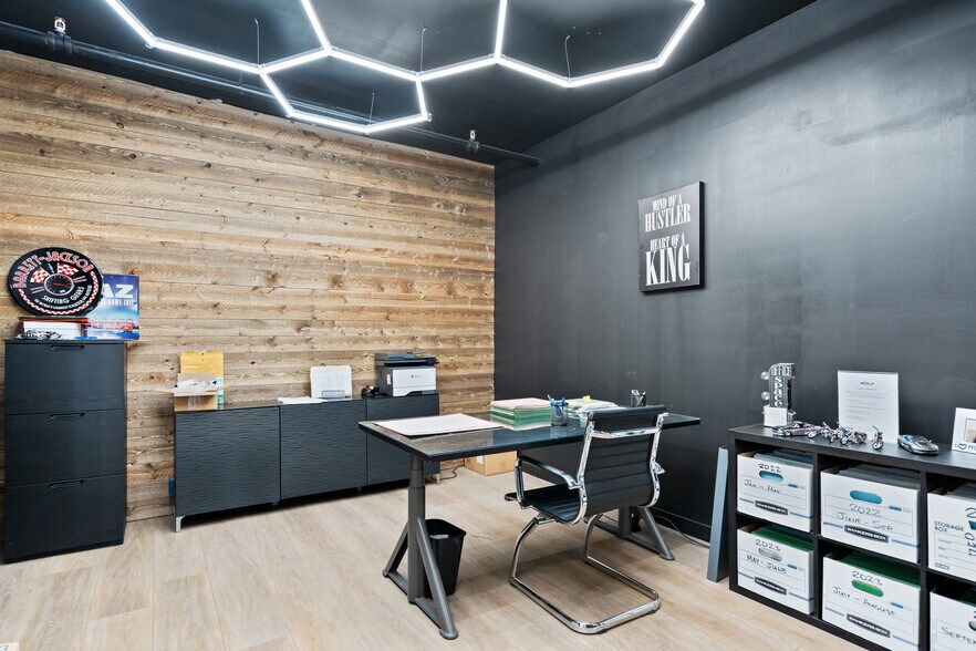 More Photos Of 14982 N 83rd Pl, Scottsdale Showroom For Sale