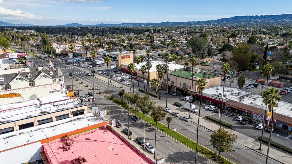 More Photos Of 19739-19749 Sherman Way, Canoga Park Storefront For Sale