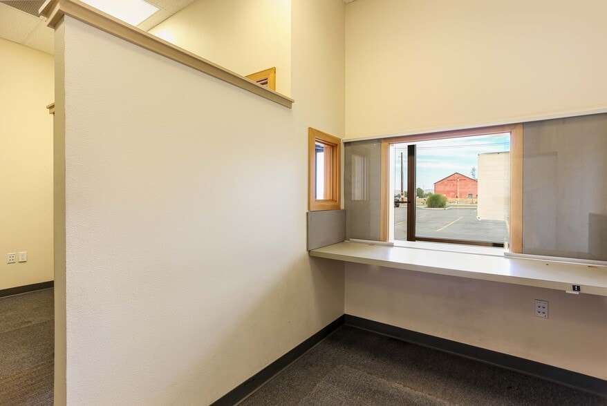 More Photos Of 2705 E Lincoln Ave, Sunnyside Unknown For Lease