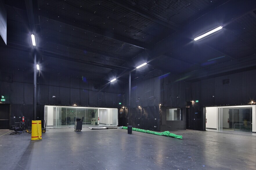 More Photos Of 1919 W Empire Ave, Burbank Unknown For Lease