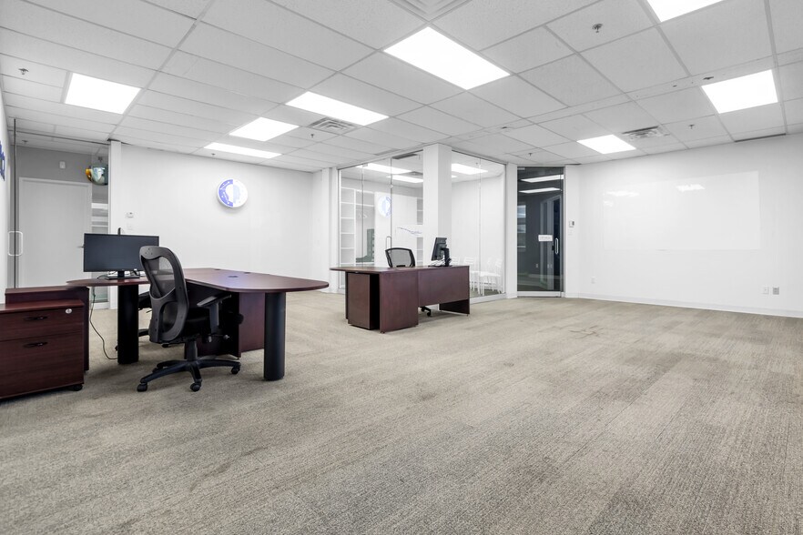 More Photos Of 4890-4898 Boul Taschereau, Longueuil General Retail For Sale