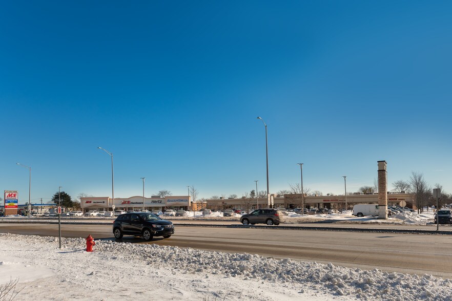 More Photos Of 675 W Golf Rd, Hoffman Estates Storefront For Lease