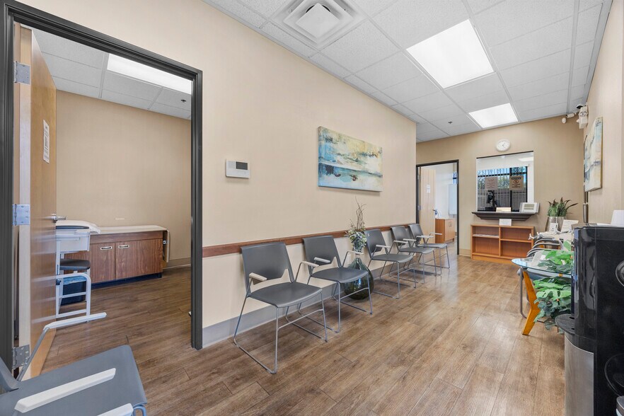 More Photos Of 9187 W Flamingo Rd, Las Vegas Medical For Sale