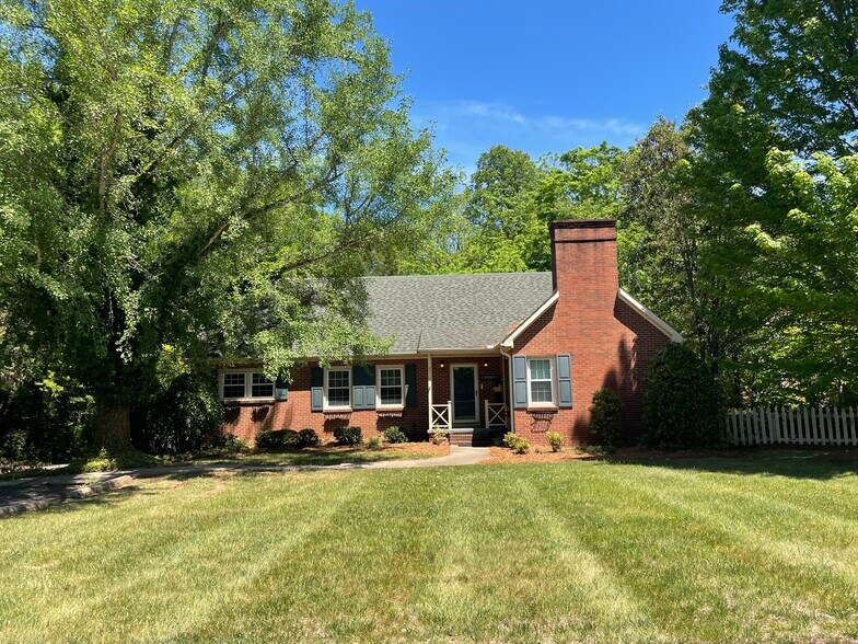 More Photos Of 2715 Reynolda Rd, Winston-Salem Office For Sale