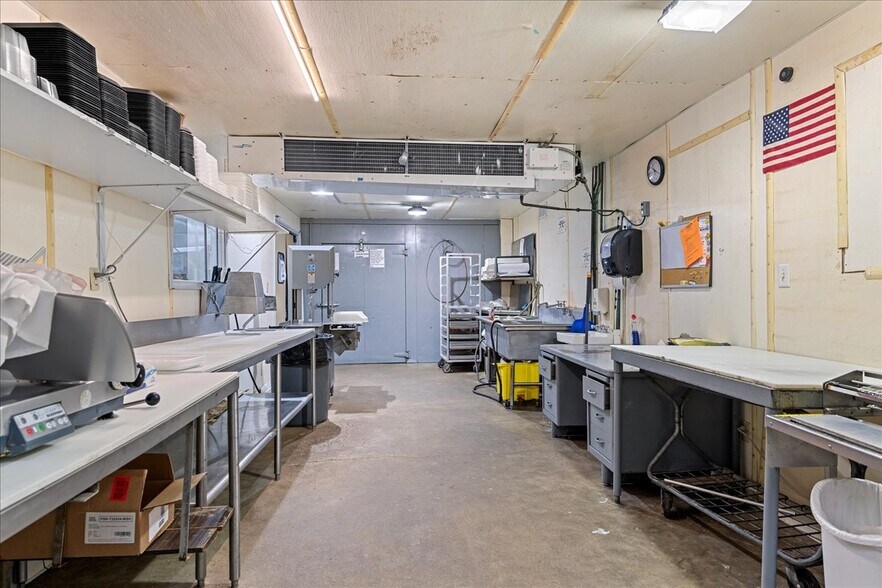 More Photos Of 1275-1281 N 7th St, Riverton General Retail For Sale