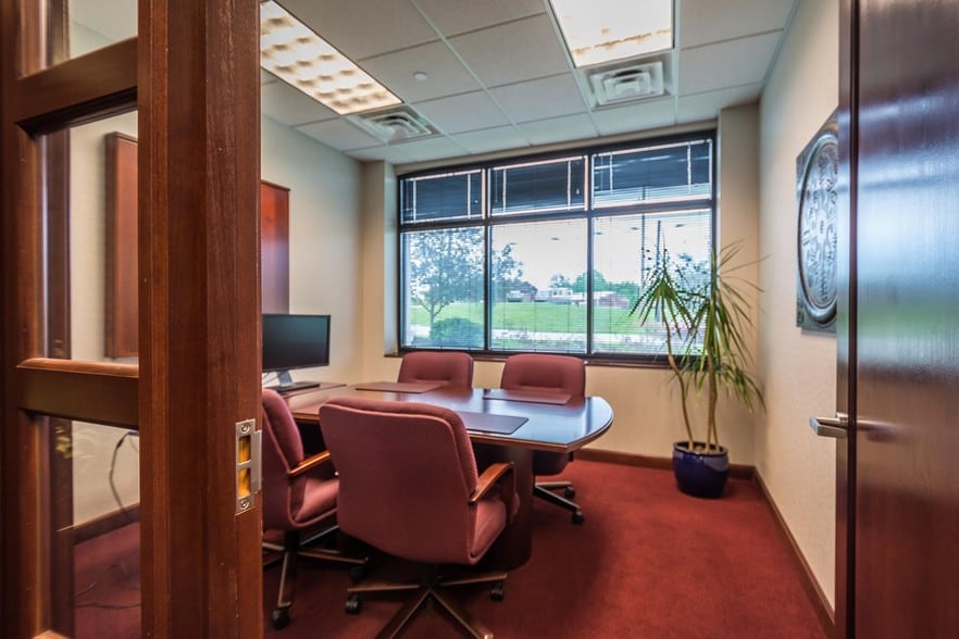 More Photos Of 1600 W Bloomfield Rd, Bloomington Medical For Lease