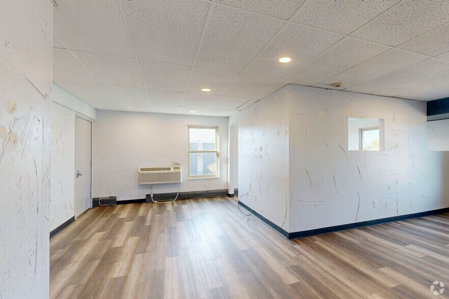 More Photos Of 150 Sheridan Blvd, Denver Office For Sale