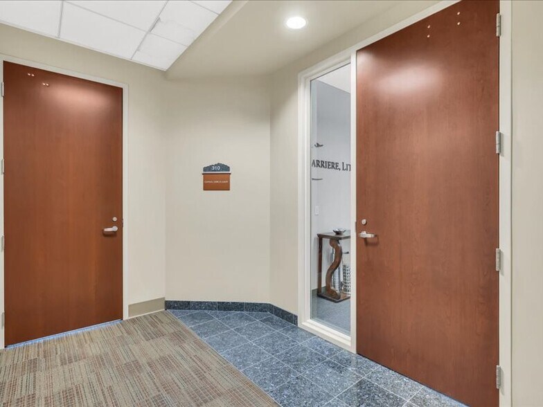 More Photos Of 8001 S InterPort Blvd, Englewood Office For Lease