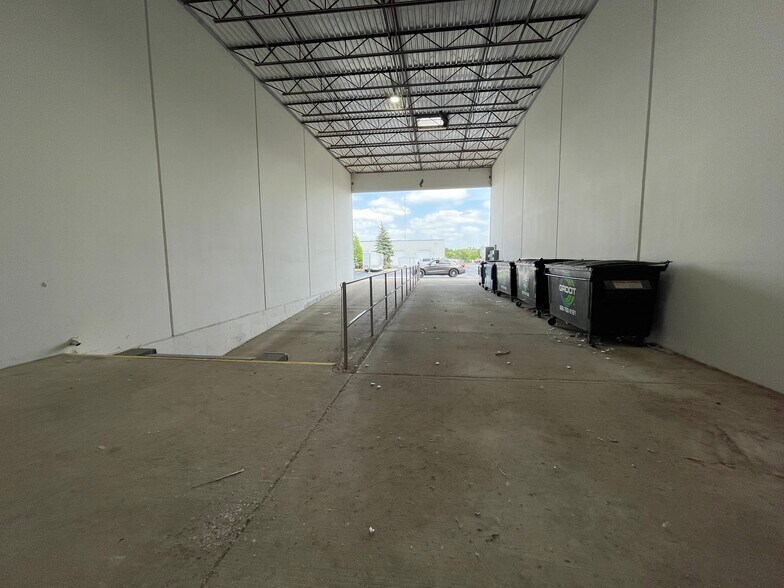 More Photos Of 1585 Beverly Ct, Aurora Warehouse For Lease