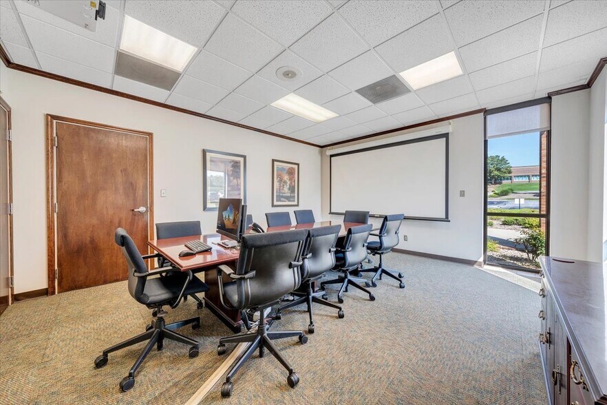 More Photos Of 5240 Valleypark Dr, Roanoke Office For Sale