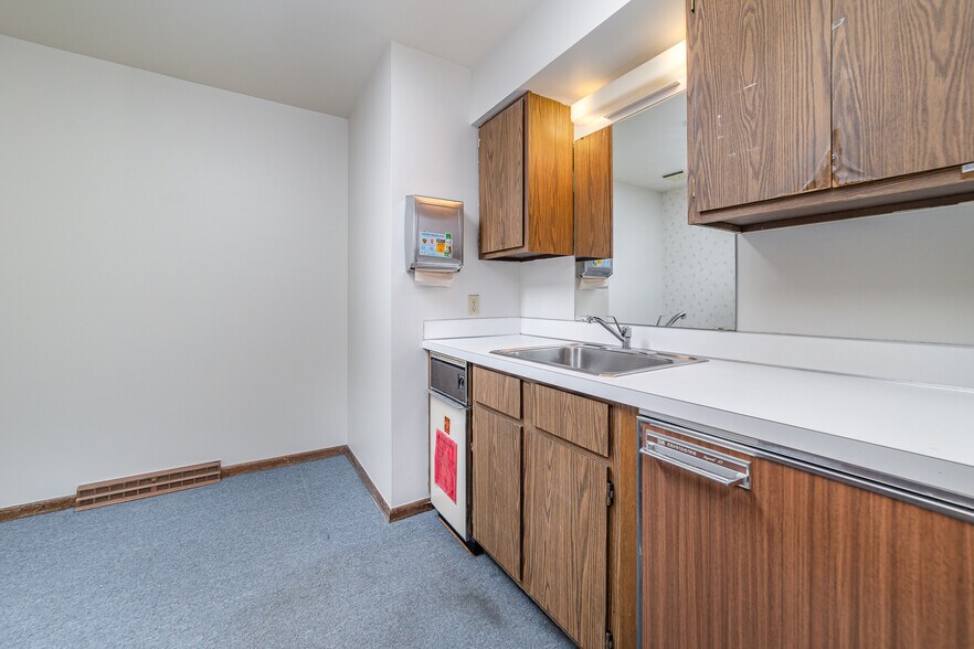 More Photos Of 3150 Hallmark Ct, Saginaw Medical For Sale