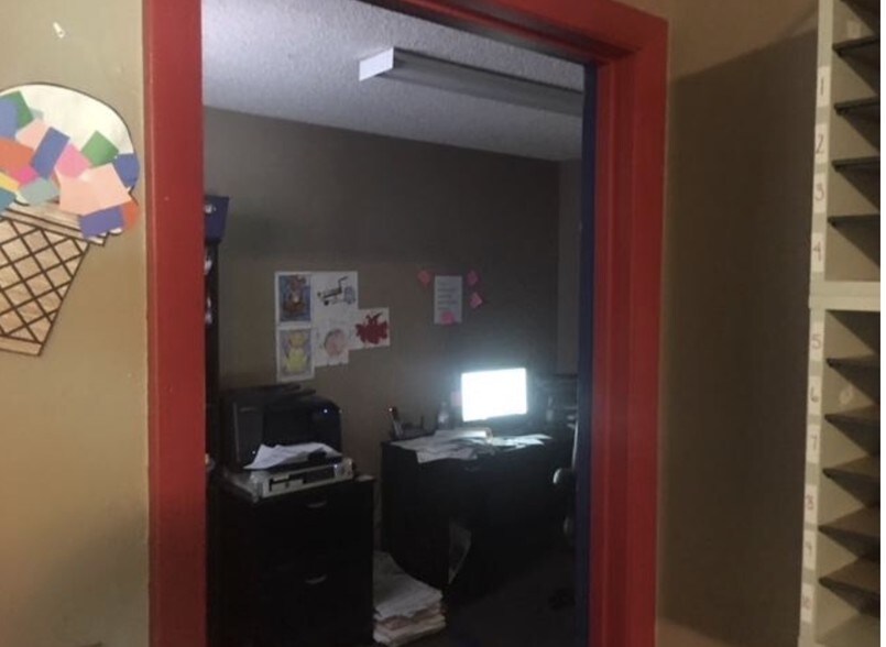 More Photos Of 209 E Kennedy Blvd, Eatonville Flex For Lease