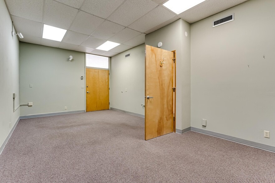 More Photos Of 545-575 Holly St, Junction City Storefront Retail Office For Lease