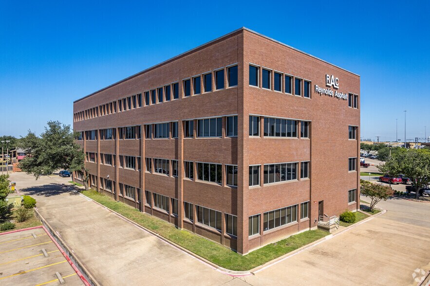 More Photos Of 8713 Airport Fwy, North Richland Hills Office For Lease