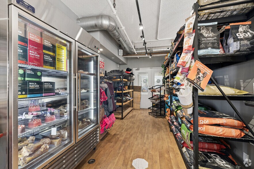 More Photos Of 1001 6 Ave, Canmore Storefront For Lease