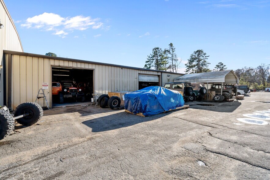 More Photos Of 4704 N College Rd, Castle Hayne Warehouse For Lease