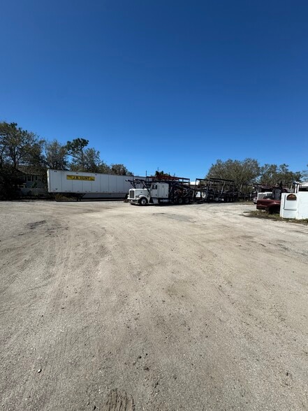 More Photos Of 5404 33rd St E, Bradenton Distribution For Sale