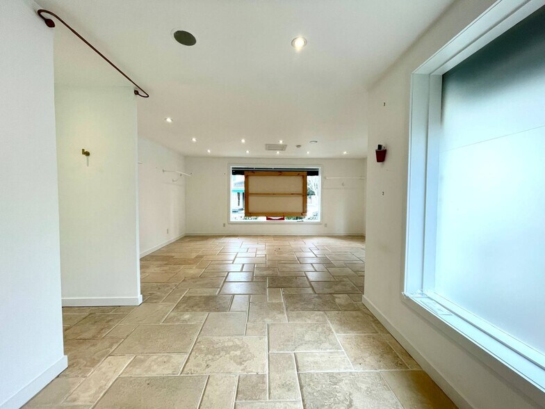 More Photos Of 42 Jobs Ln, Southampton Storefront For Lease