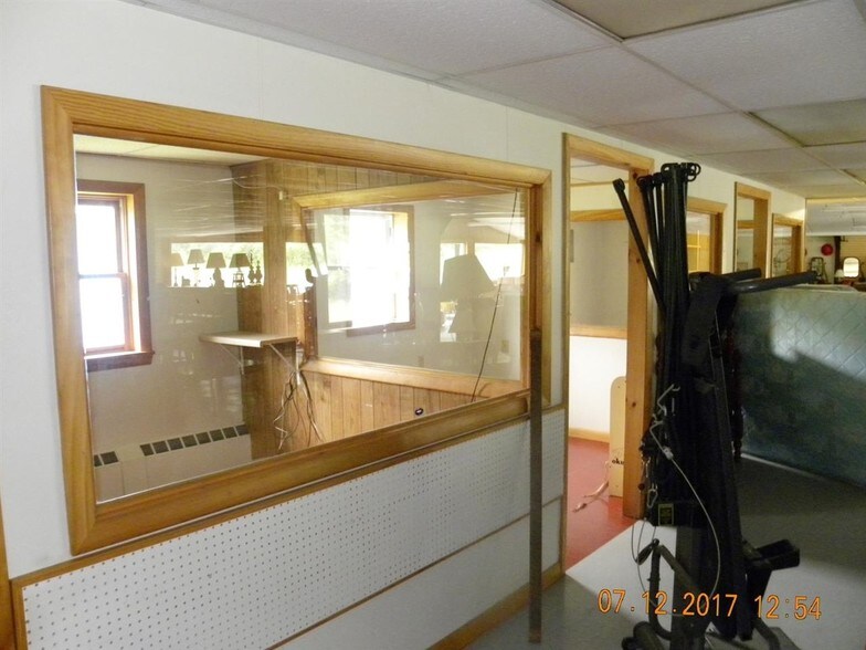 More Photos Of 303 Willoughby Ave, Orleans Freestanding For Sale