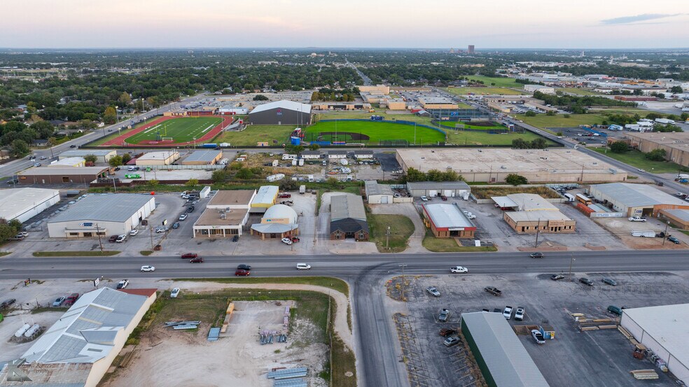 More Photos Of 2150 Industrial Blvd, Abilene Office For Sale