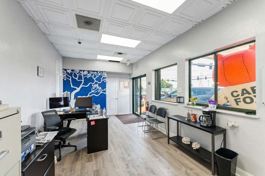 More Photos Of 910 Cattlemen Rd, Sarasota Auto Repair For Lease