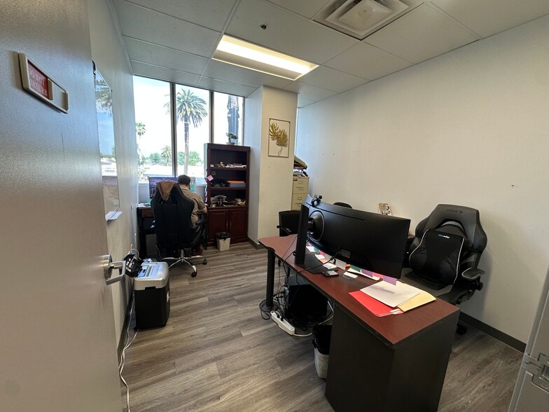 More Photos Of 18040 Sherman Way, Reseda Medical For Lease