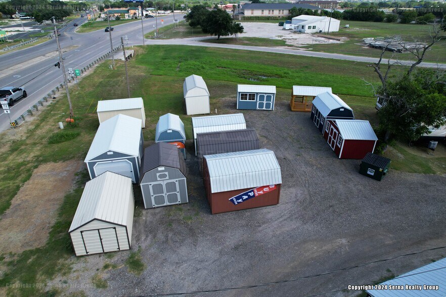 More Photos Of 431 N Sunset Strip St, Kenedy Trailer Camper Park For Sale