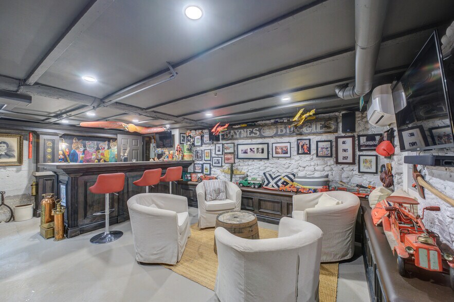 More Photos Of 60-62 Colborne St W, Brantford Storefront Retail Residential For Sale