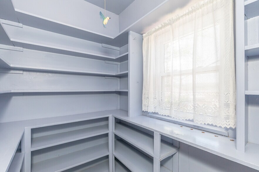 More Photos Of 131 Copenhaver St, Marion Shelter For Sale