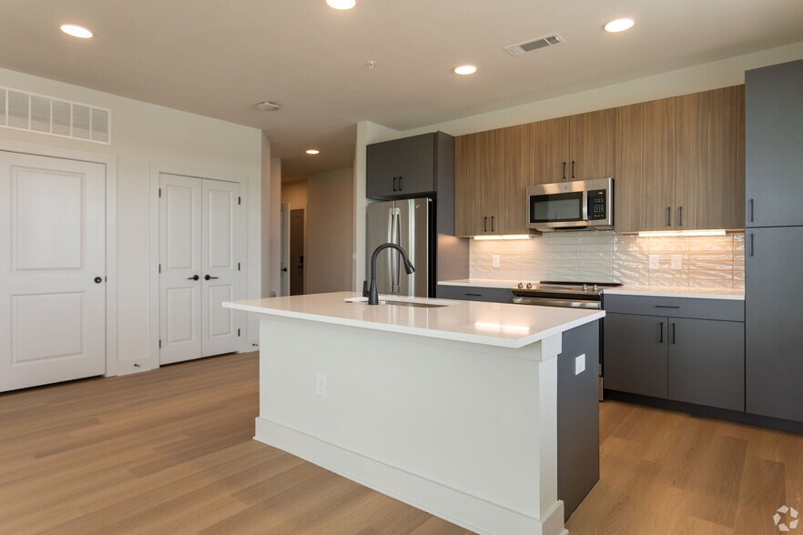 More Photos Of 930 W Mallard Creek Church Rd, Charlotte Apartments For Lease