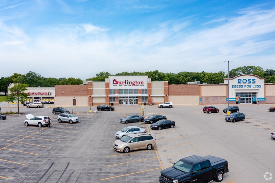 More Photos Of 257-363 N Weber Rd, Bolingbrook Unknown For Lease