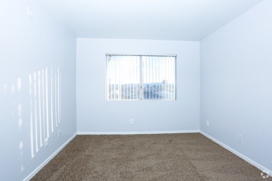 More Photos Of 409-417 E Merlayne Dr, Henderson Apartments For Sale
