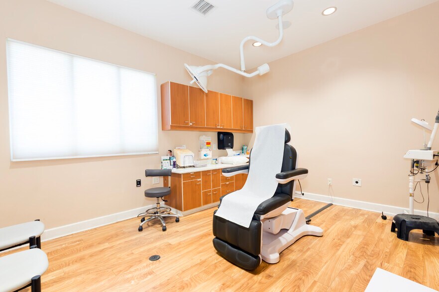 More Photos Of 1600 Lake Murray Blvd, Columbia Medical For Lease