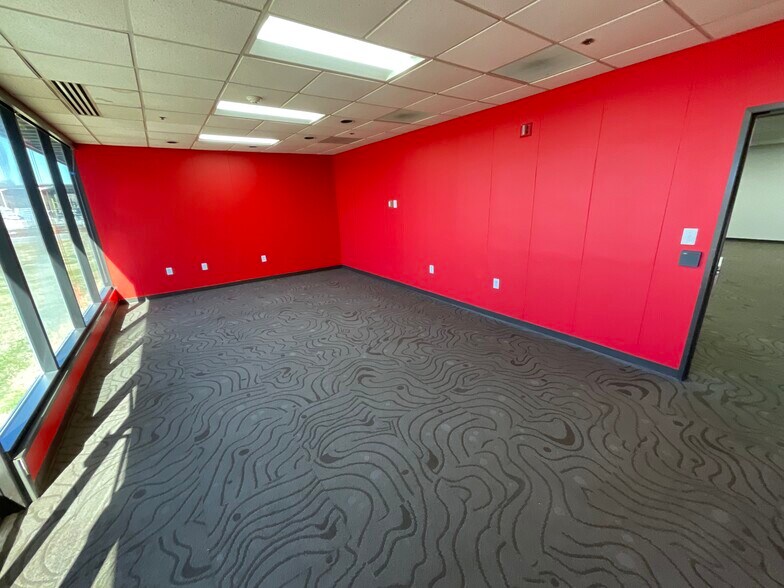 More Photos Of 5501 Island River Dr, Knoxville Light Distribution For Lease