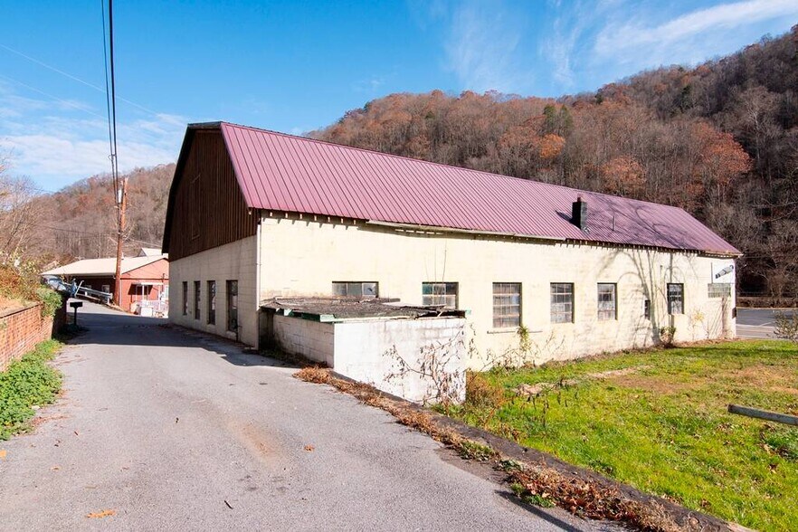 Primary Photo Of 1002 Guyandotte Ave, Mullens Storefront For Sale