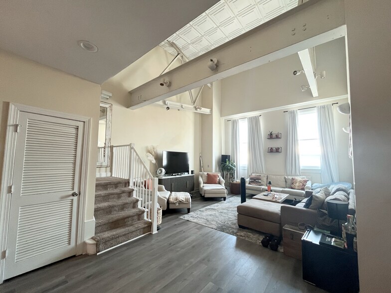 More Photos Of 289-291 King St, Charleston Apartments For Sale
