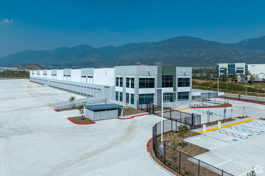 More Photos Of 5770 N Industrial Pky, San Bernardino Truck Terminal For Lease