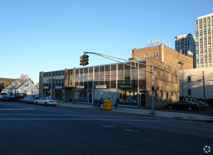 Primary Photo Of 1580 Lemoine Ave, Fort Lee General Retail For Lease