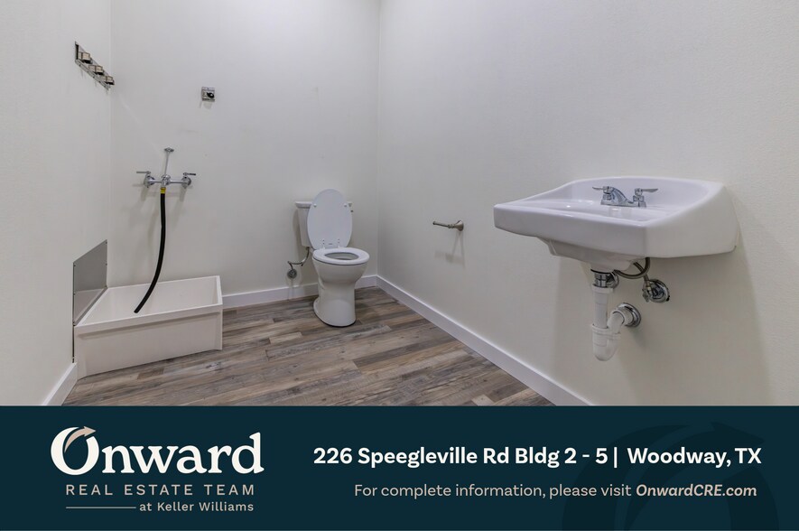 More Photos Of 226 Speegleville rd, Woodway Warehouse For Lease